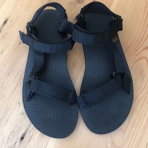 Black Tevas